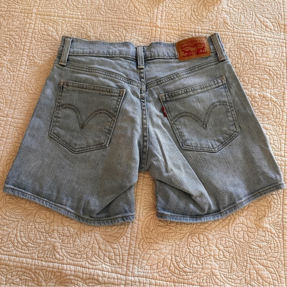 Levi's Women's Light Blue Denim High Waisted Jean Short Classic Fit Casual beach